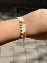 Pulsera Miyuki Corazones dorados