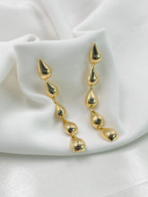 Arete topo gotas doradas