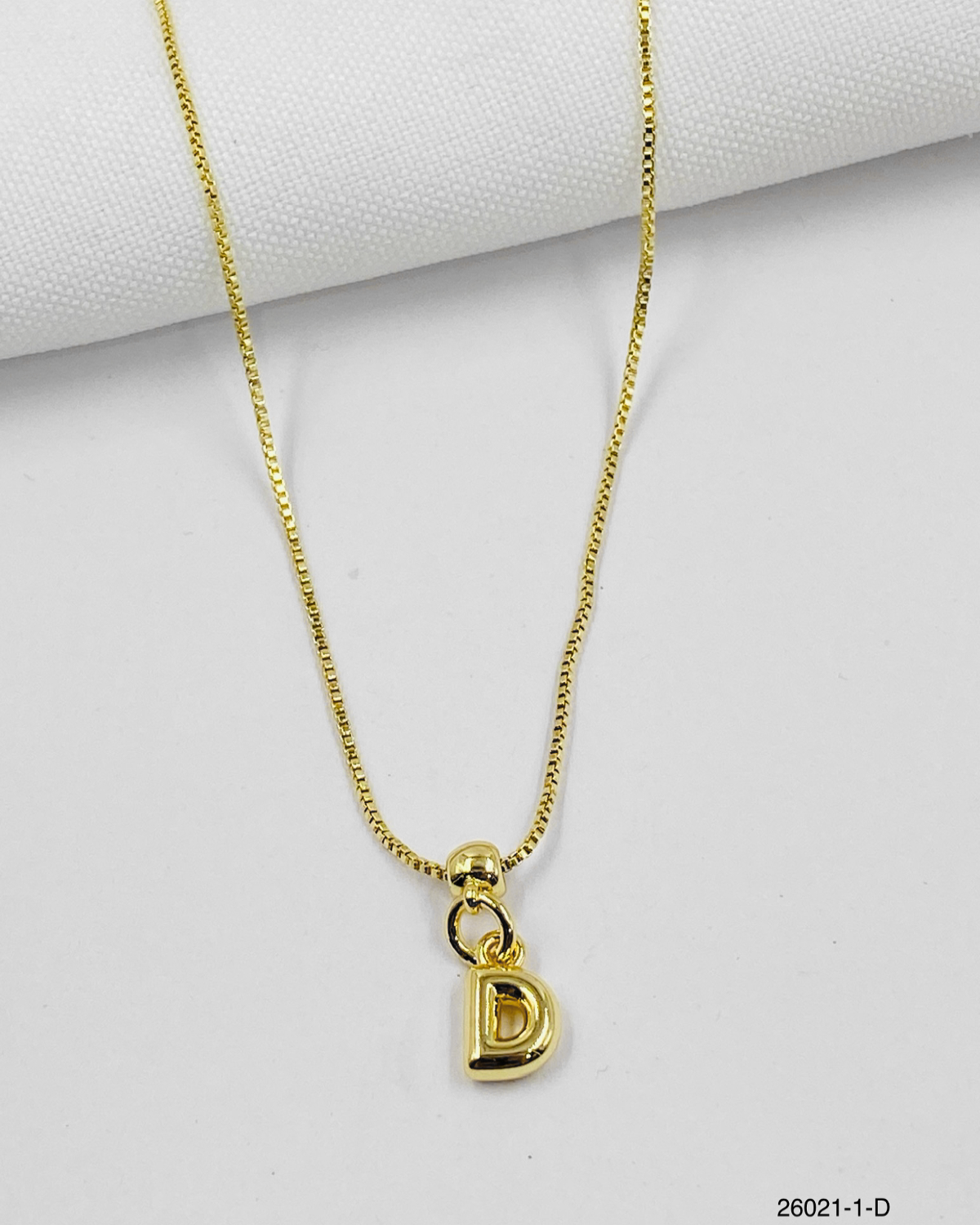 Collar letra D