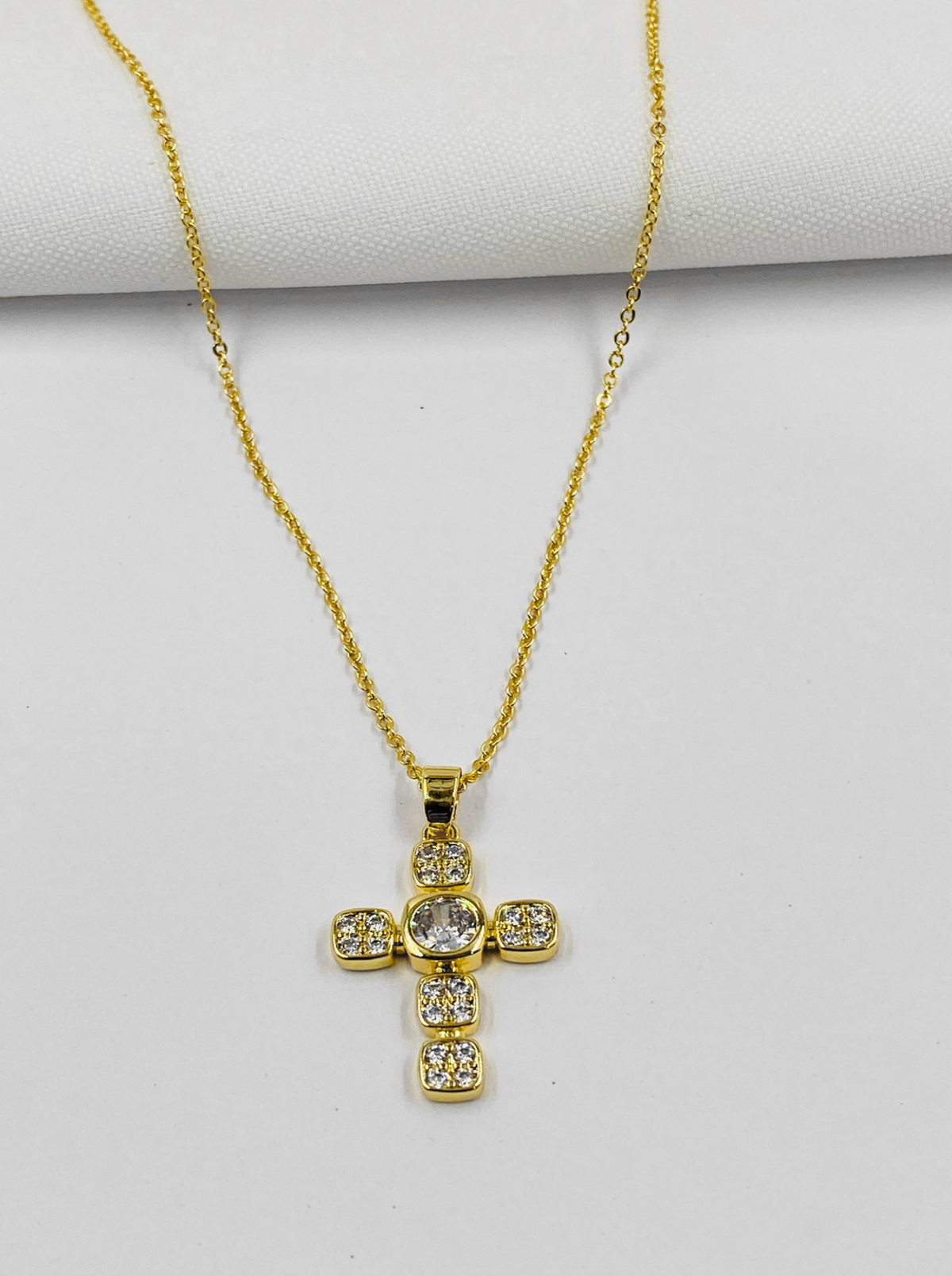 Collar Cruz con Circones