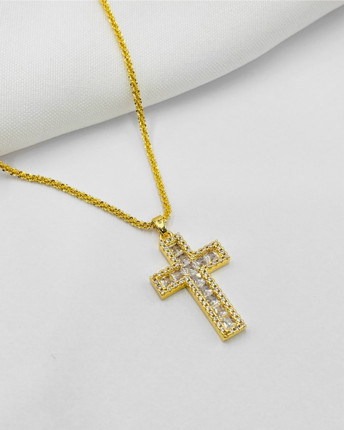 Collar Cruz con Circones