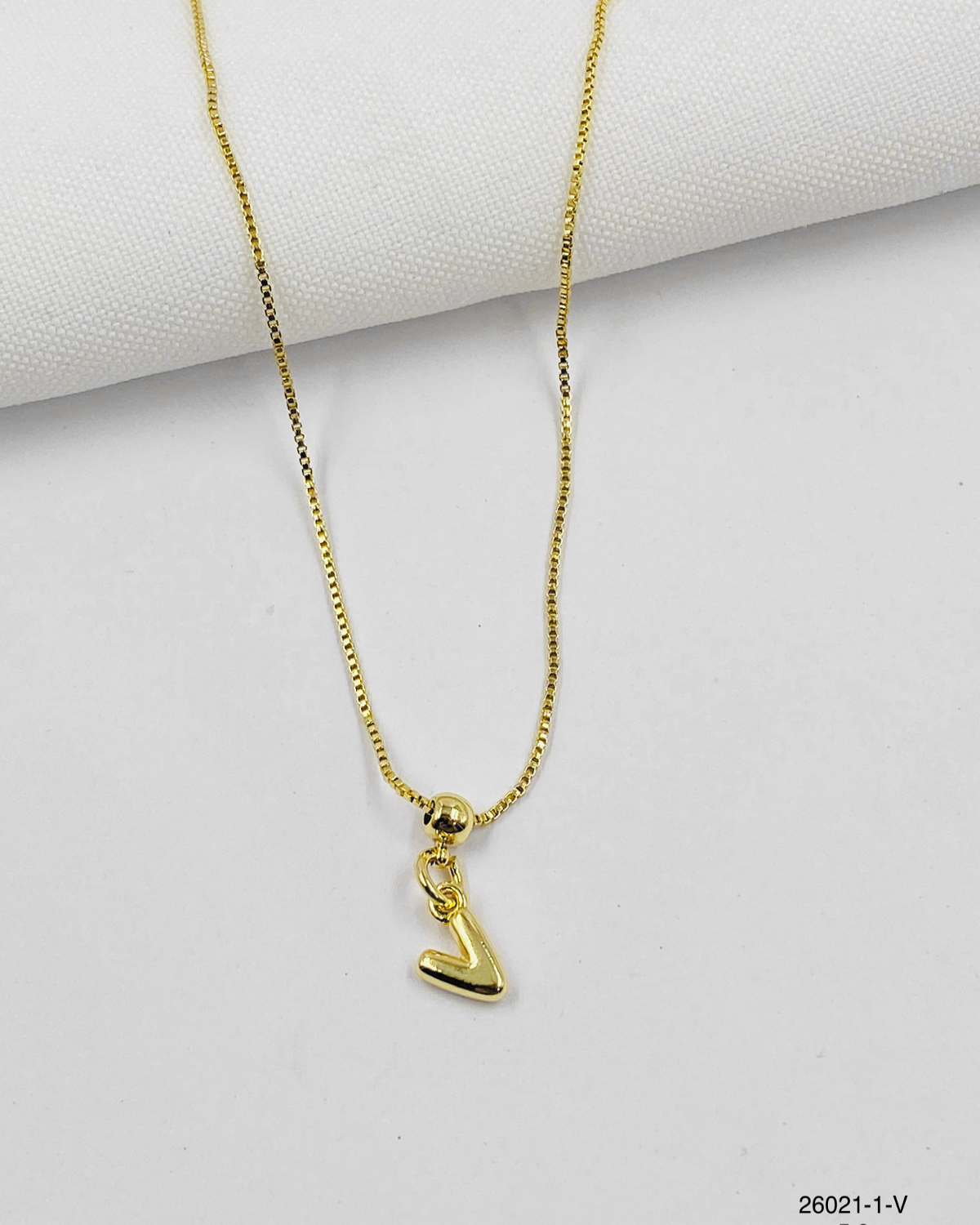 Collar letra V