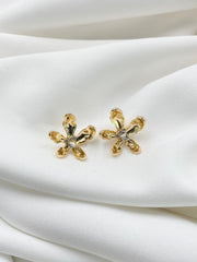 Arete topo flor dorada