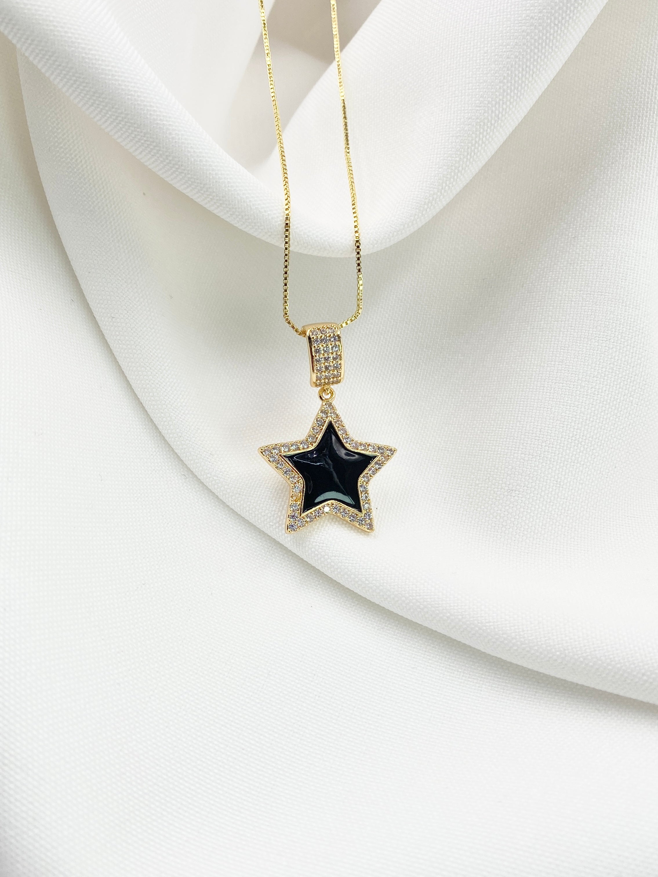 Collar estrella negra