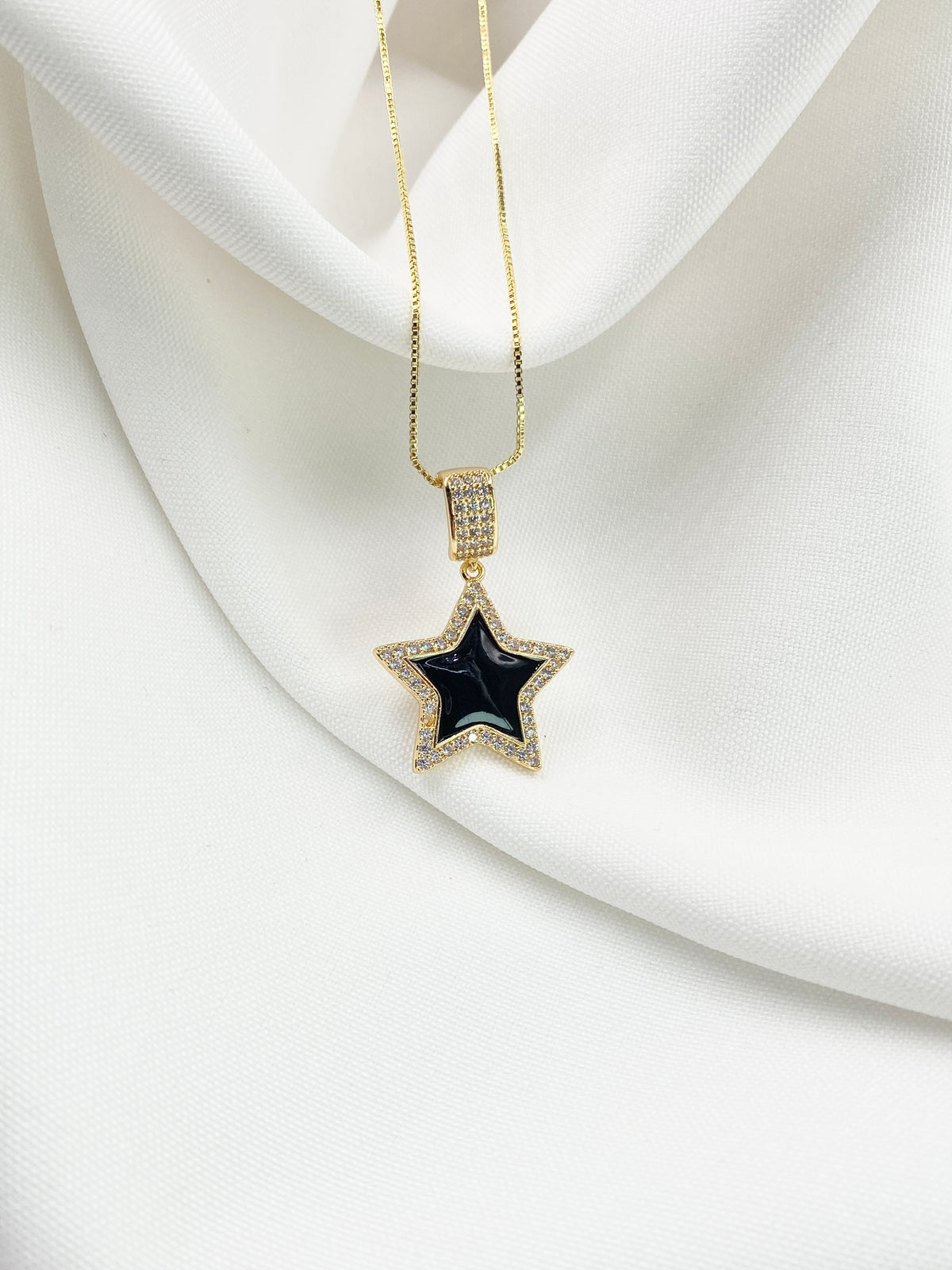 Collar estrella negra