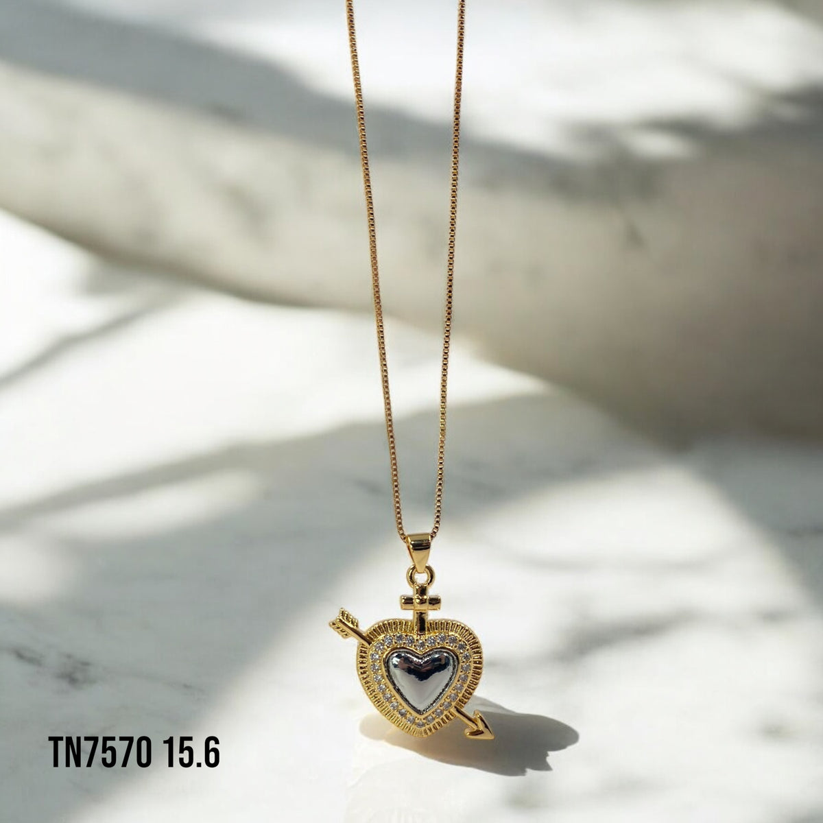 Collar corazón flechado