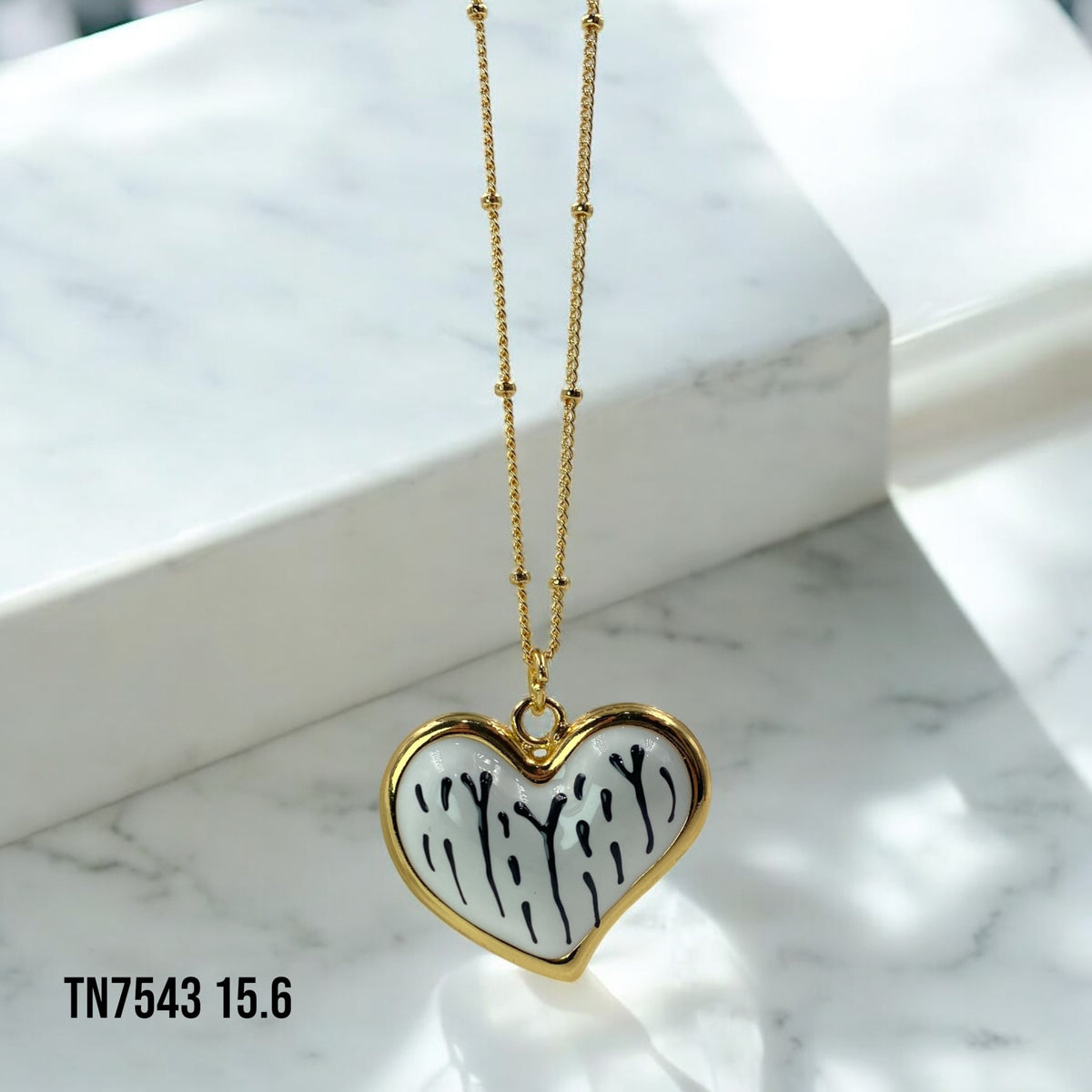 Collar corazón blanco