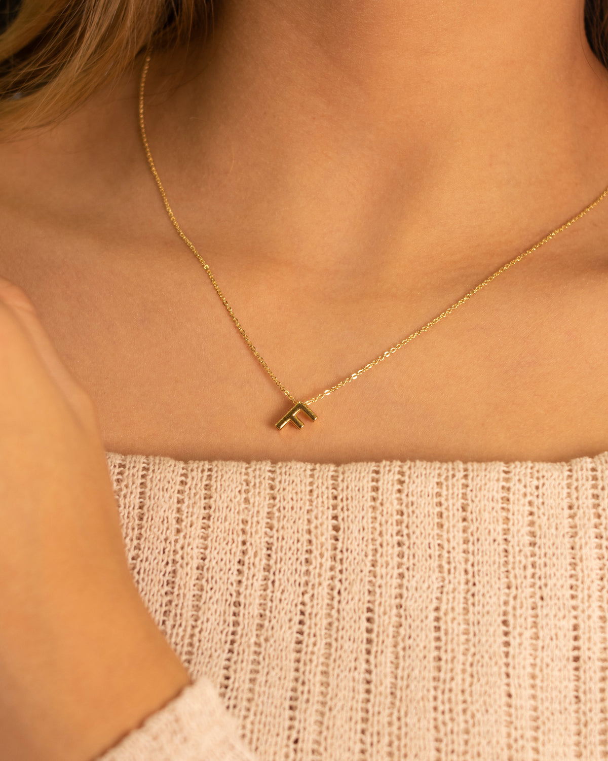 Collar Inicial F lisa