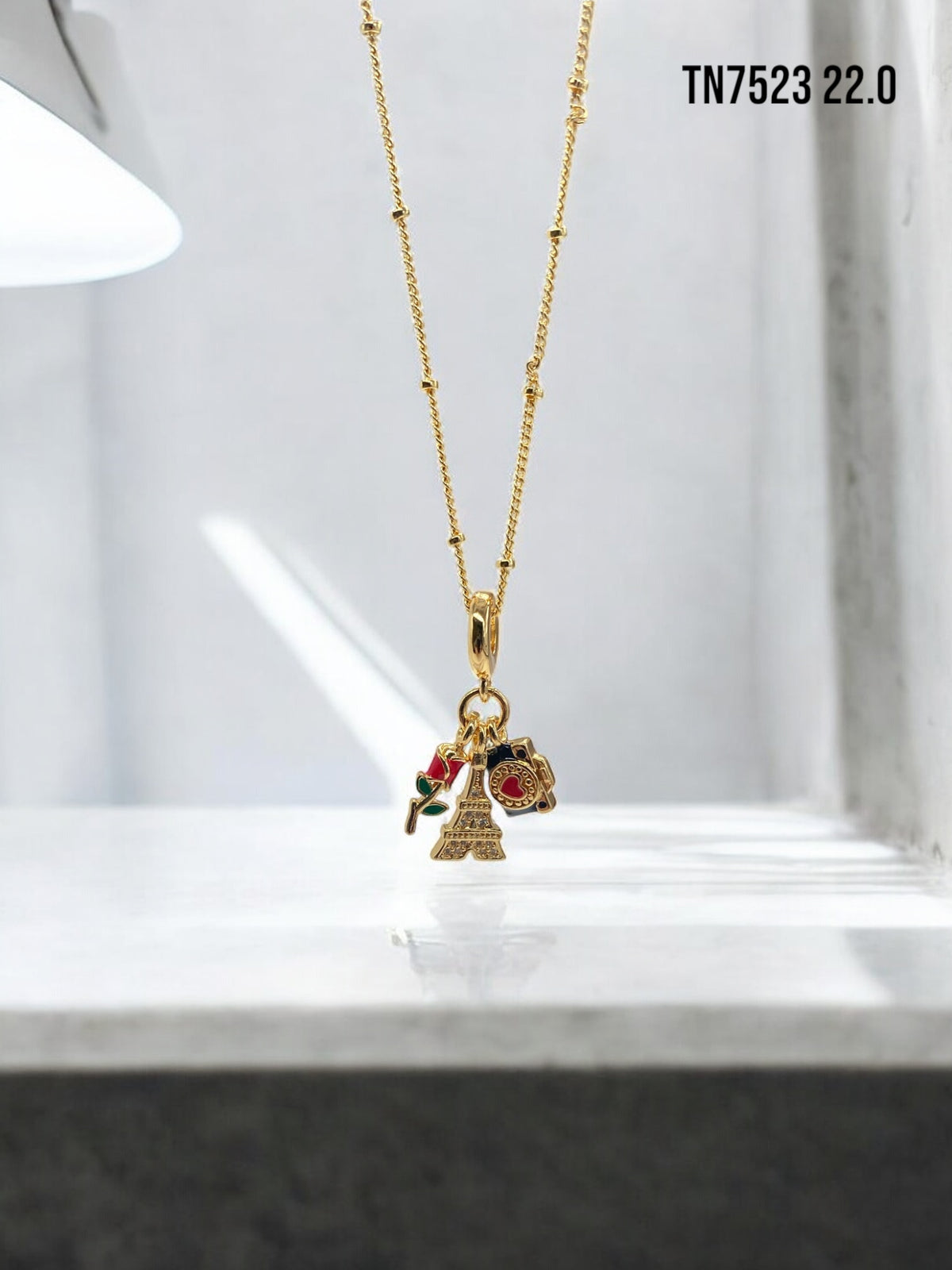 Collar Eiffel Love