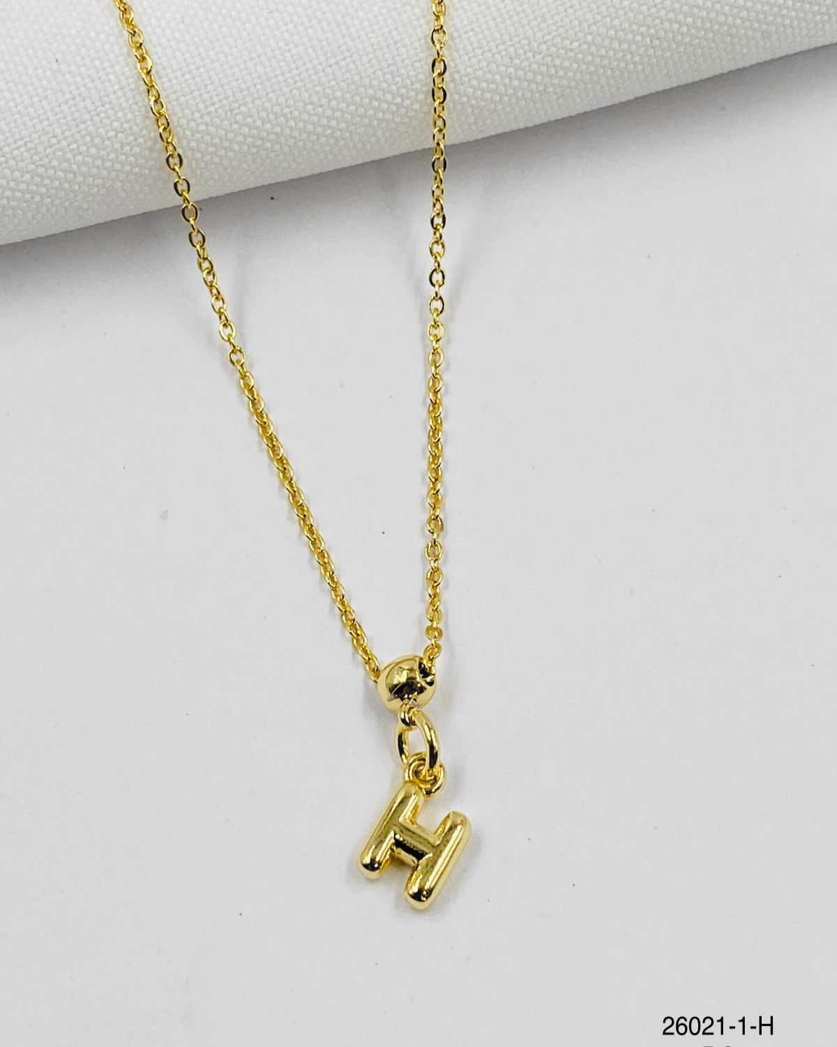 Collar letra H