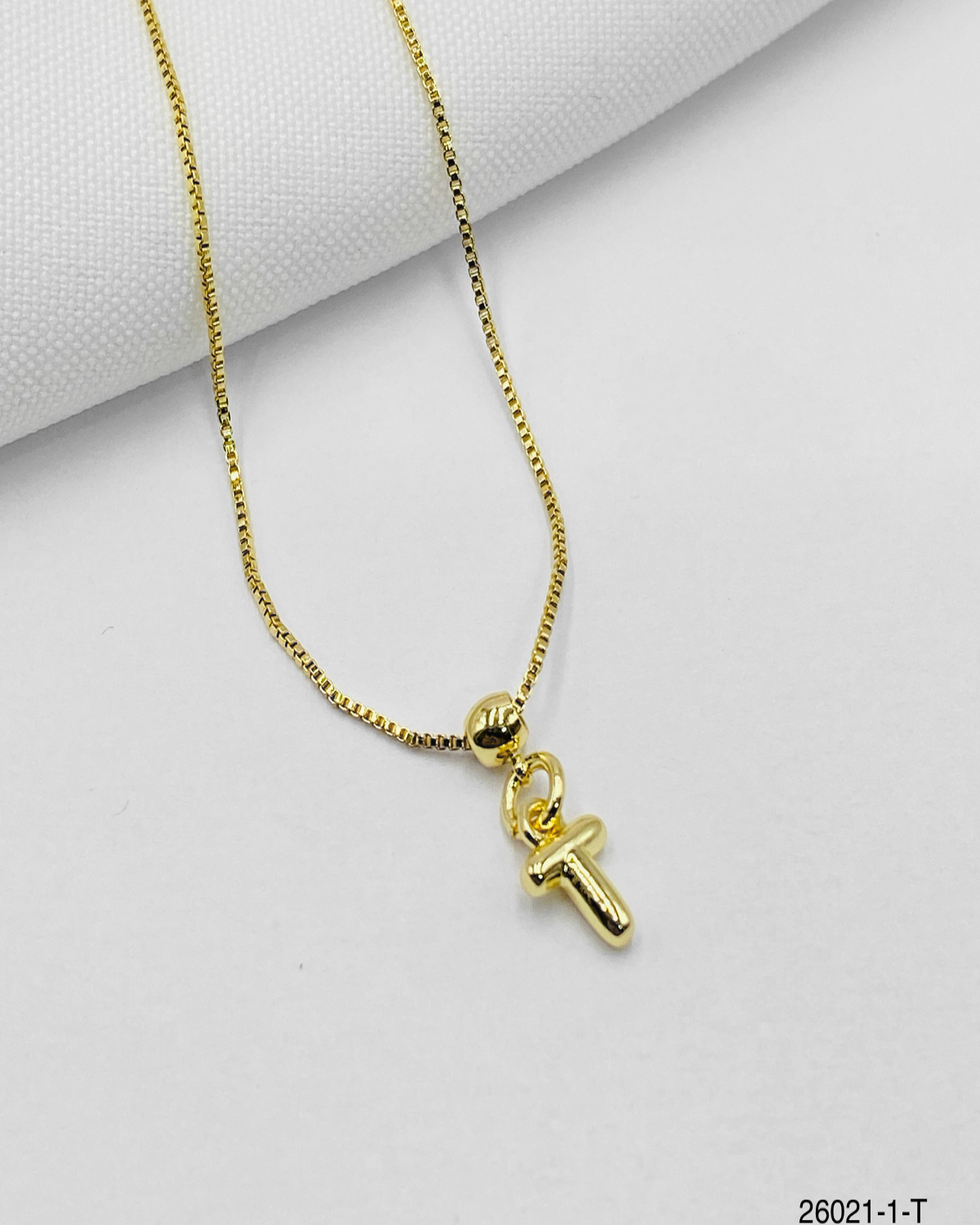 Collar letra T